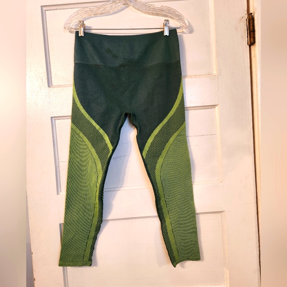 Fabletics Leggings, Olive & Sage Green, Cropped, Sz L, EUC Athleisure, Yoga, Gym